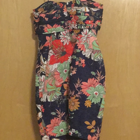 - Badgley Mischka Floral Strapless Bow Busting - Picture 6 of 13